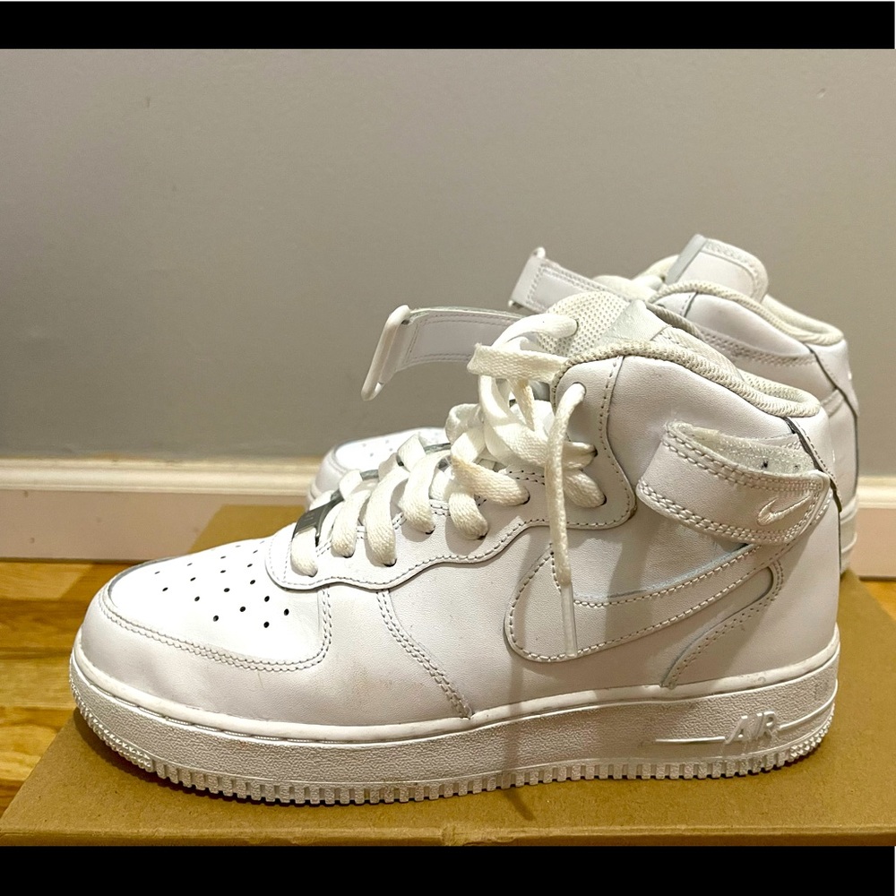 white Nike *Uptowns* or if your not from NYC, Nike Airforce Ones